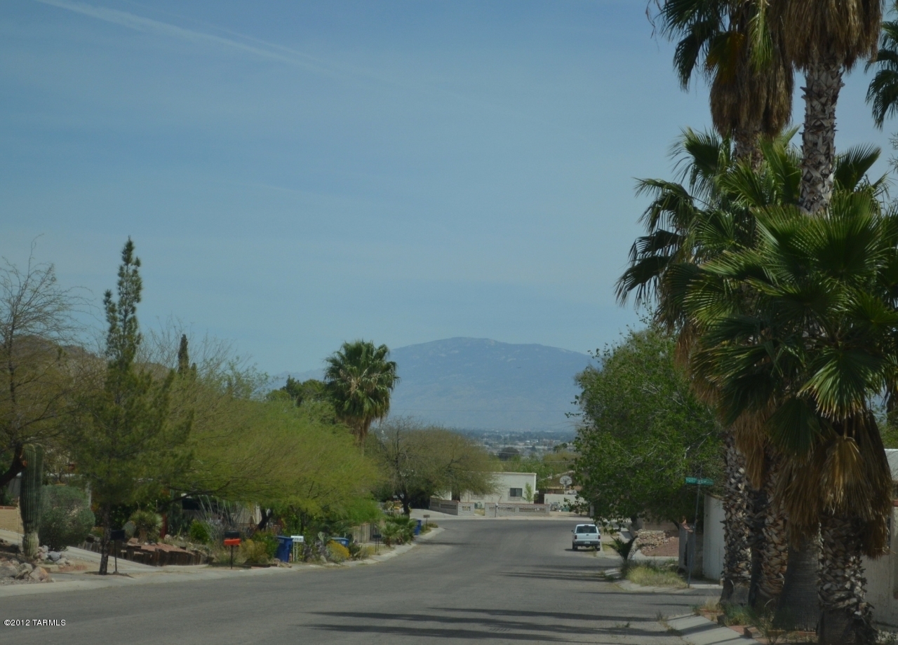 2800 W Desert Crest Drive