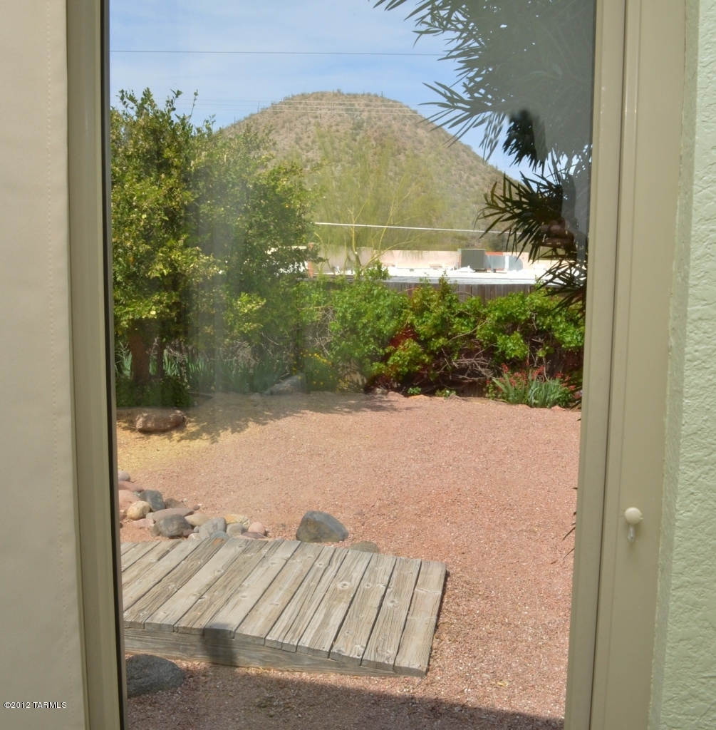 2800 W Desert Crest Drive