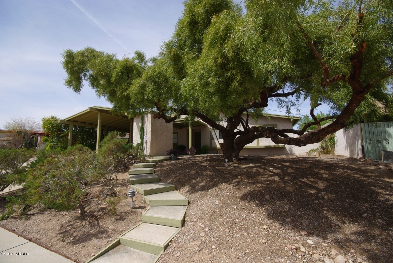 2800 W Desert Crest Drive