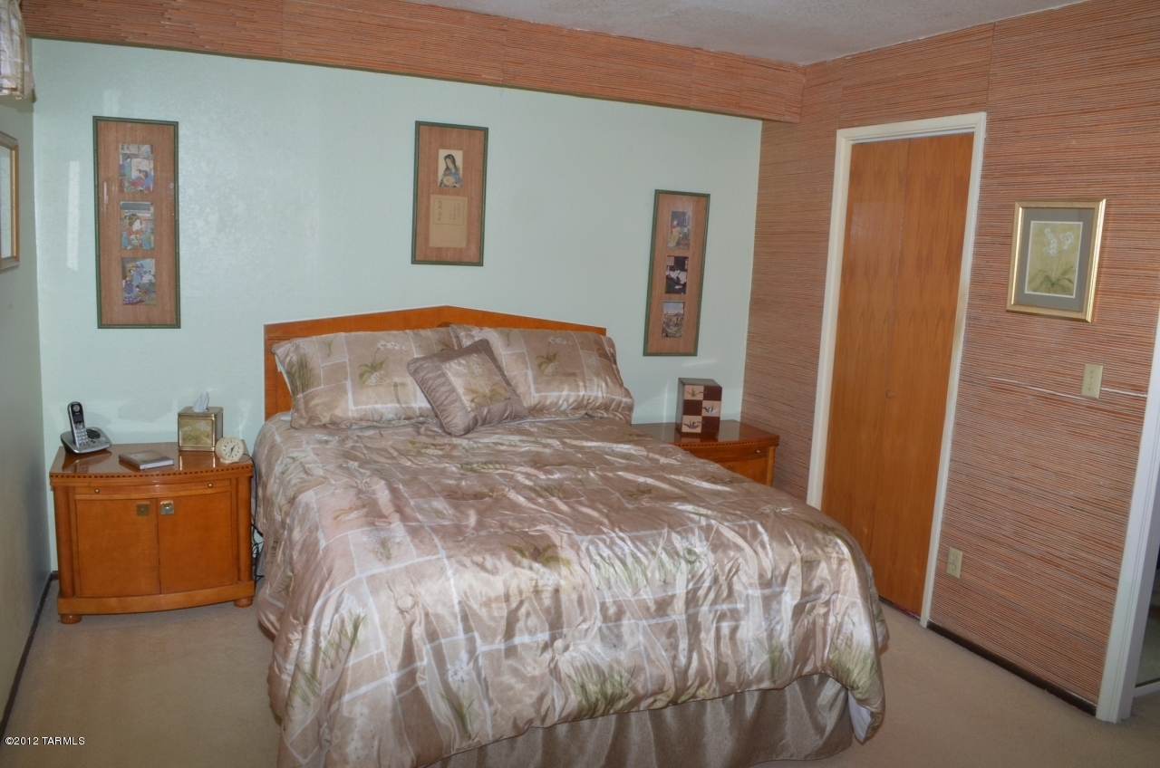 2800 W Desert Crest Drive