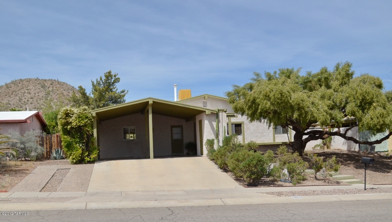 2800 W Desert Crest Drive