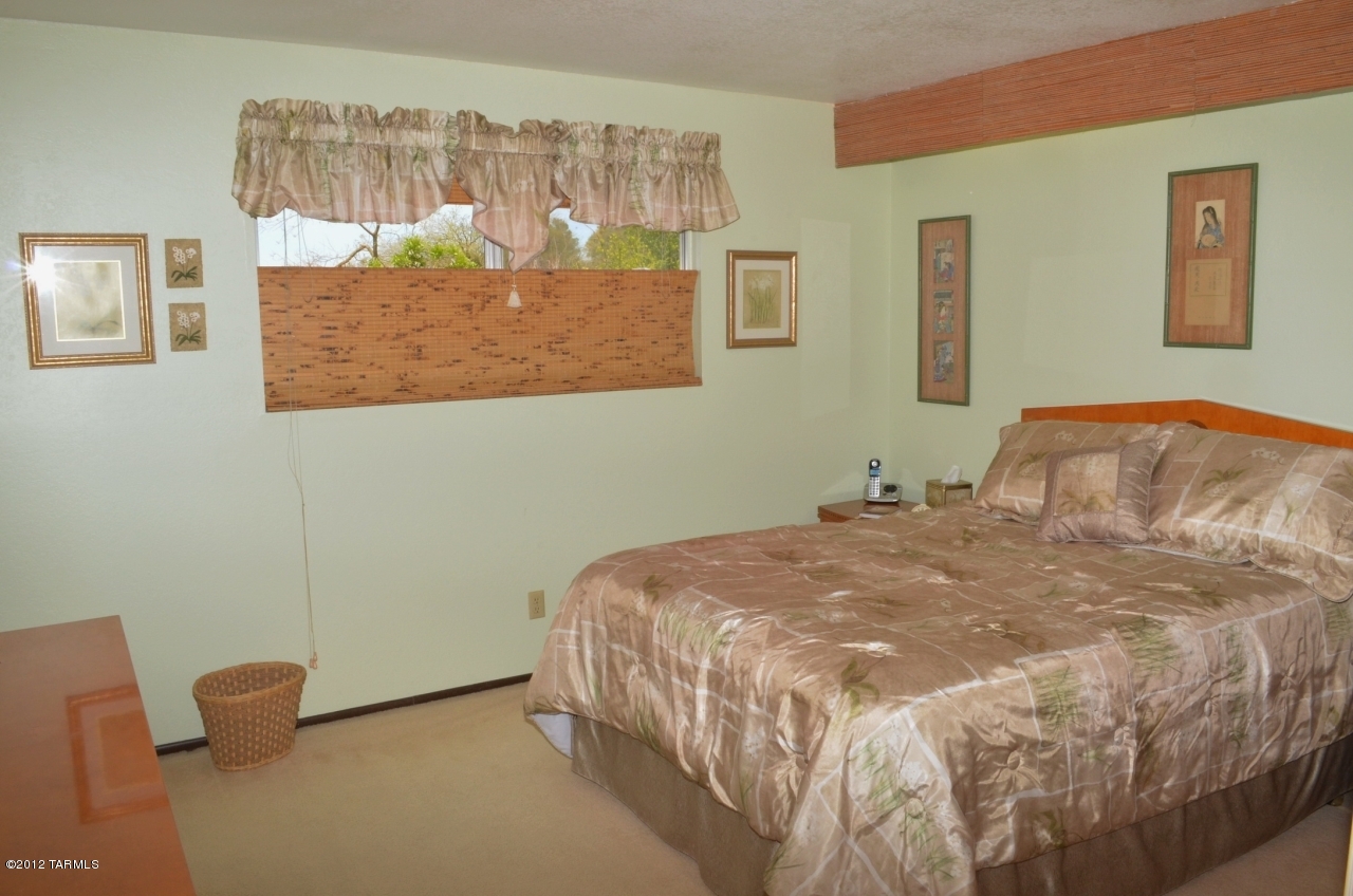 2800 W Desert Crest Drive