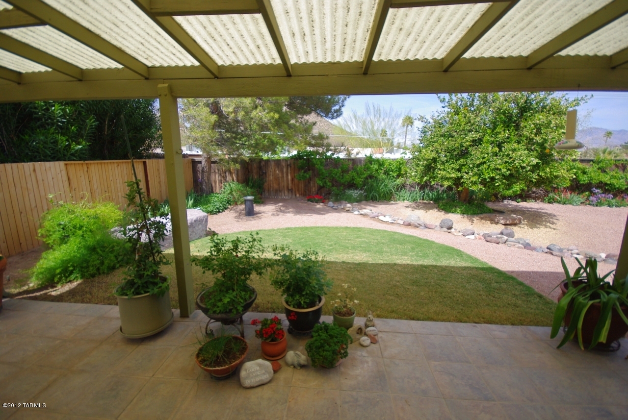 2800 W Desert Crest Drive