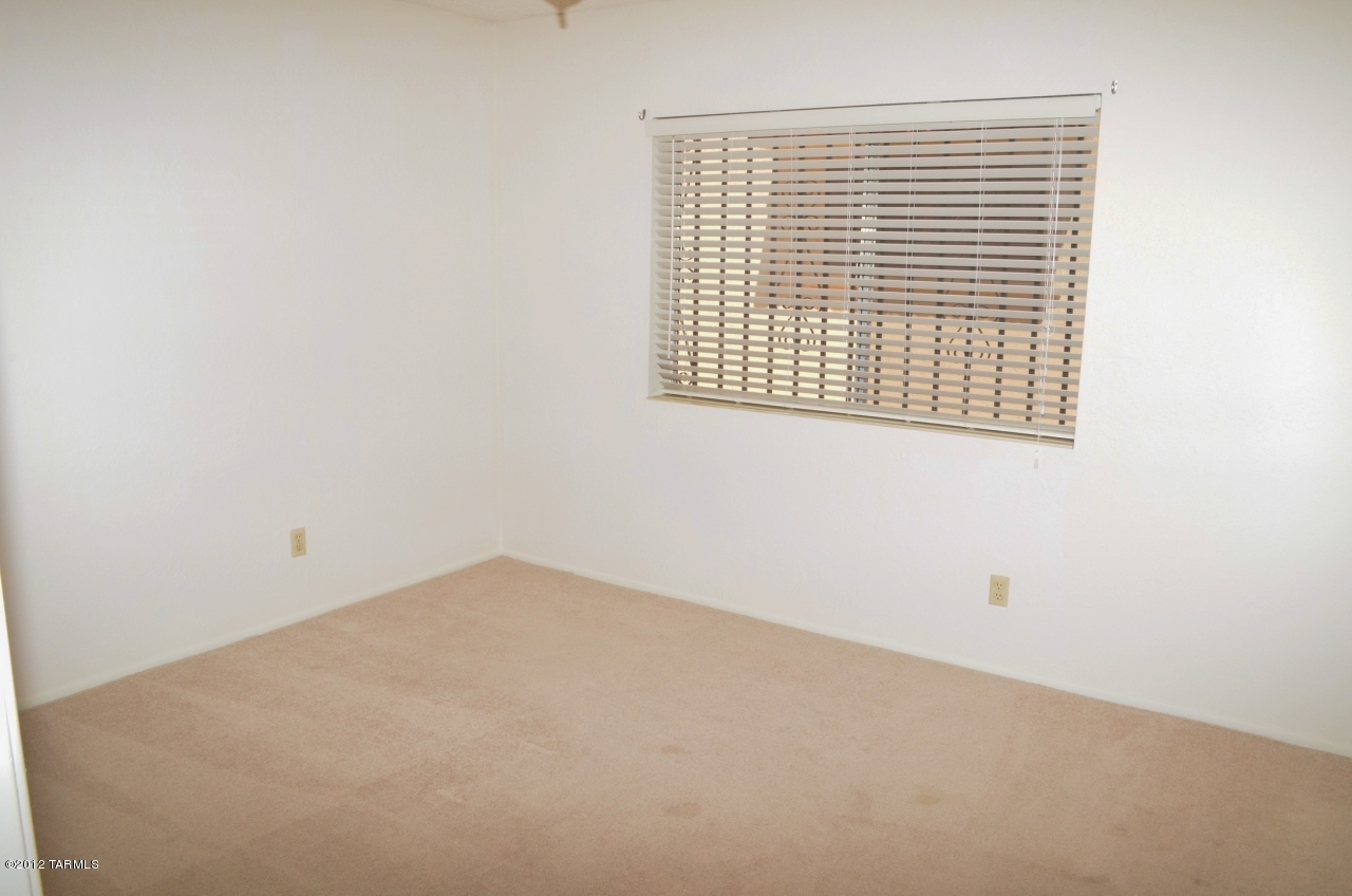 8391 E Hazeltine Lane