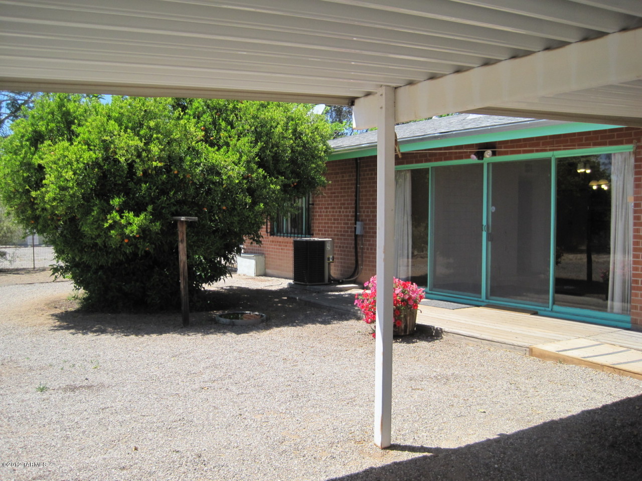 1218 E Blacklidge Drive