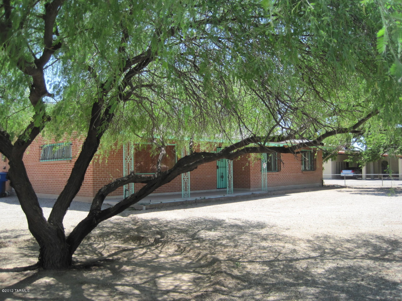 1218 E Blacklidge Drive