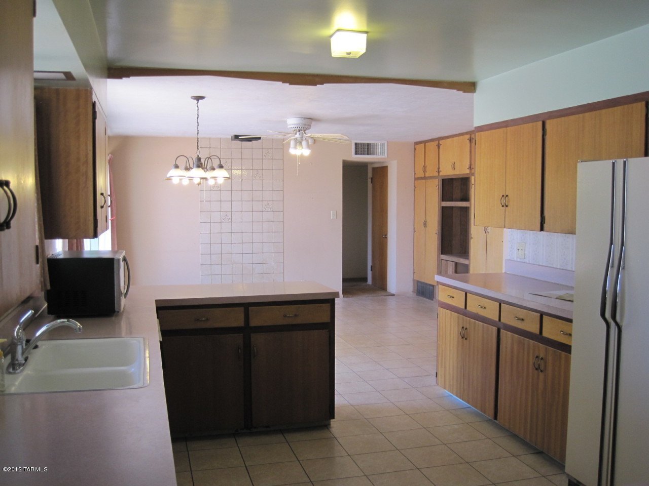 1218 E Blacklidge Drive