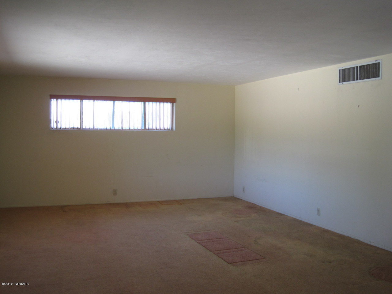 1218 E Blacklidge Drive