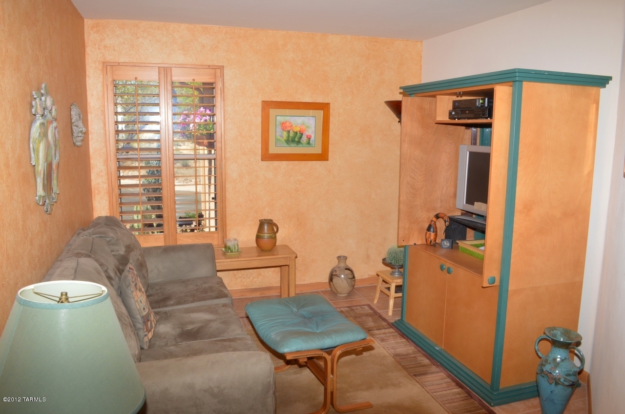 11940 N Labyrinth Drive