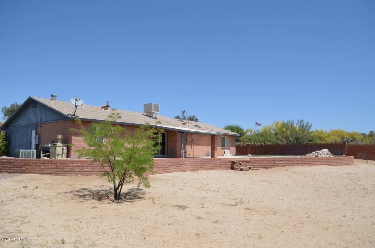 1661 W Cascabella Drive