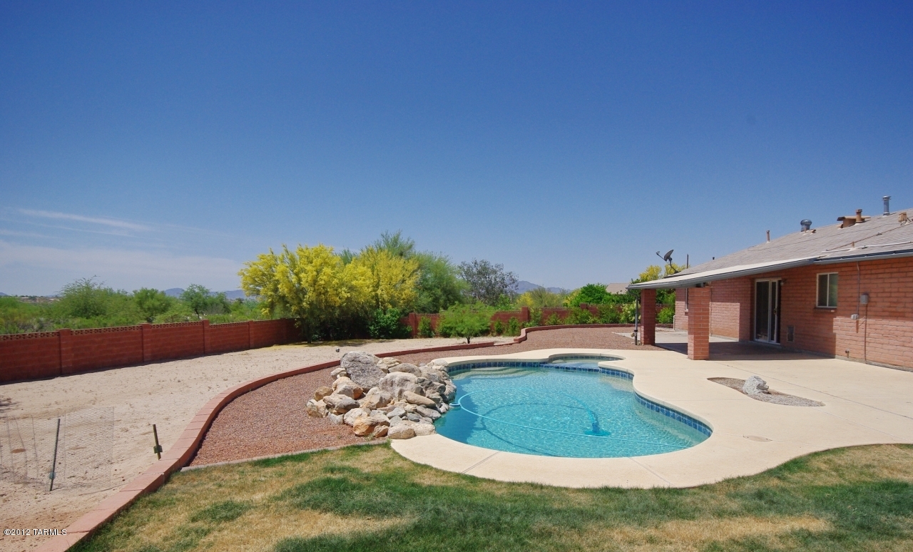 1661 W Cascabella Drive