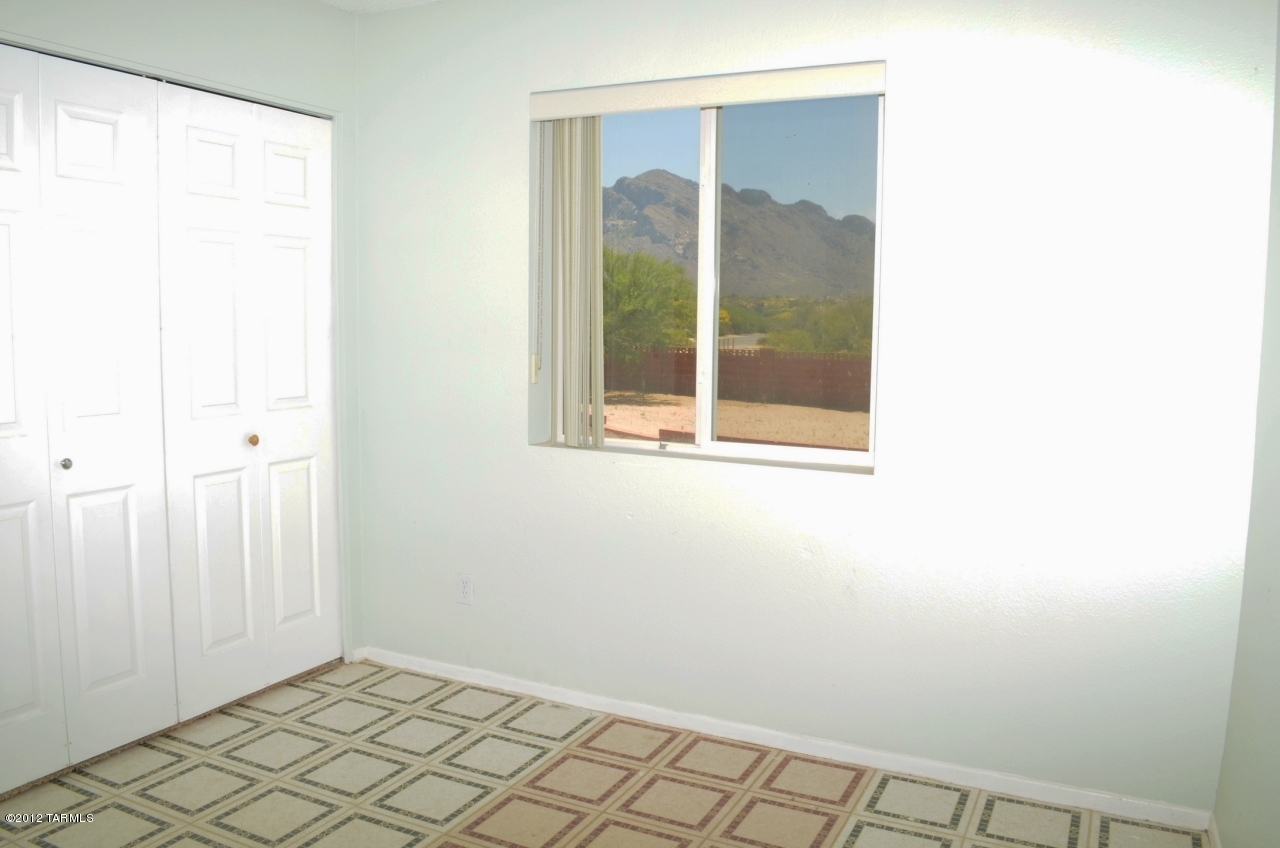 1661 W Cascabella Drive