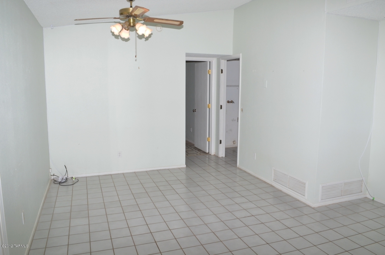 1661 W Cascabella Drive