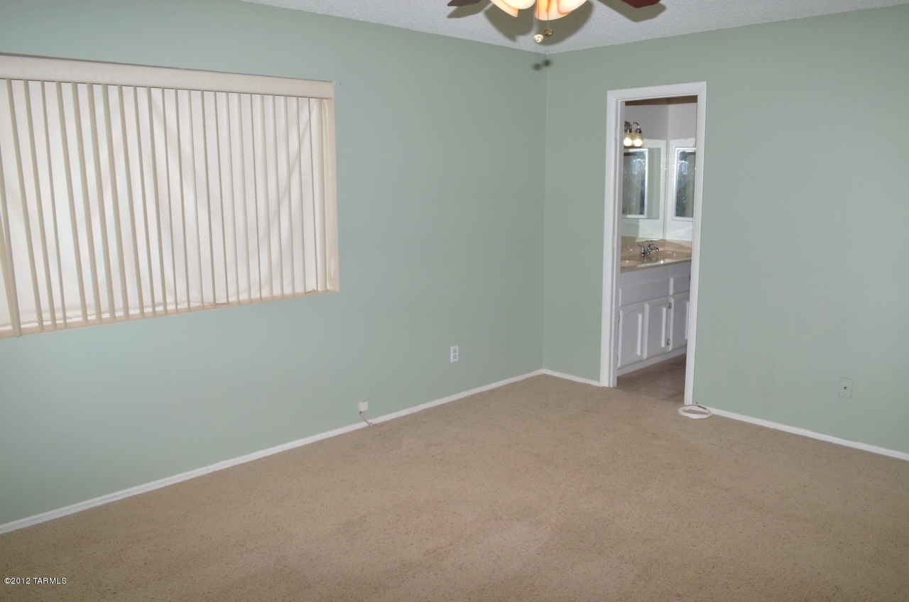 1661 W Cascabella Drive