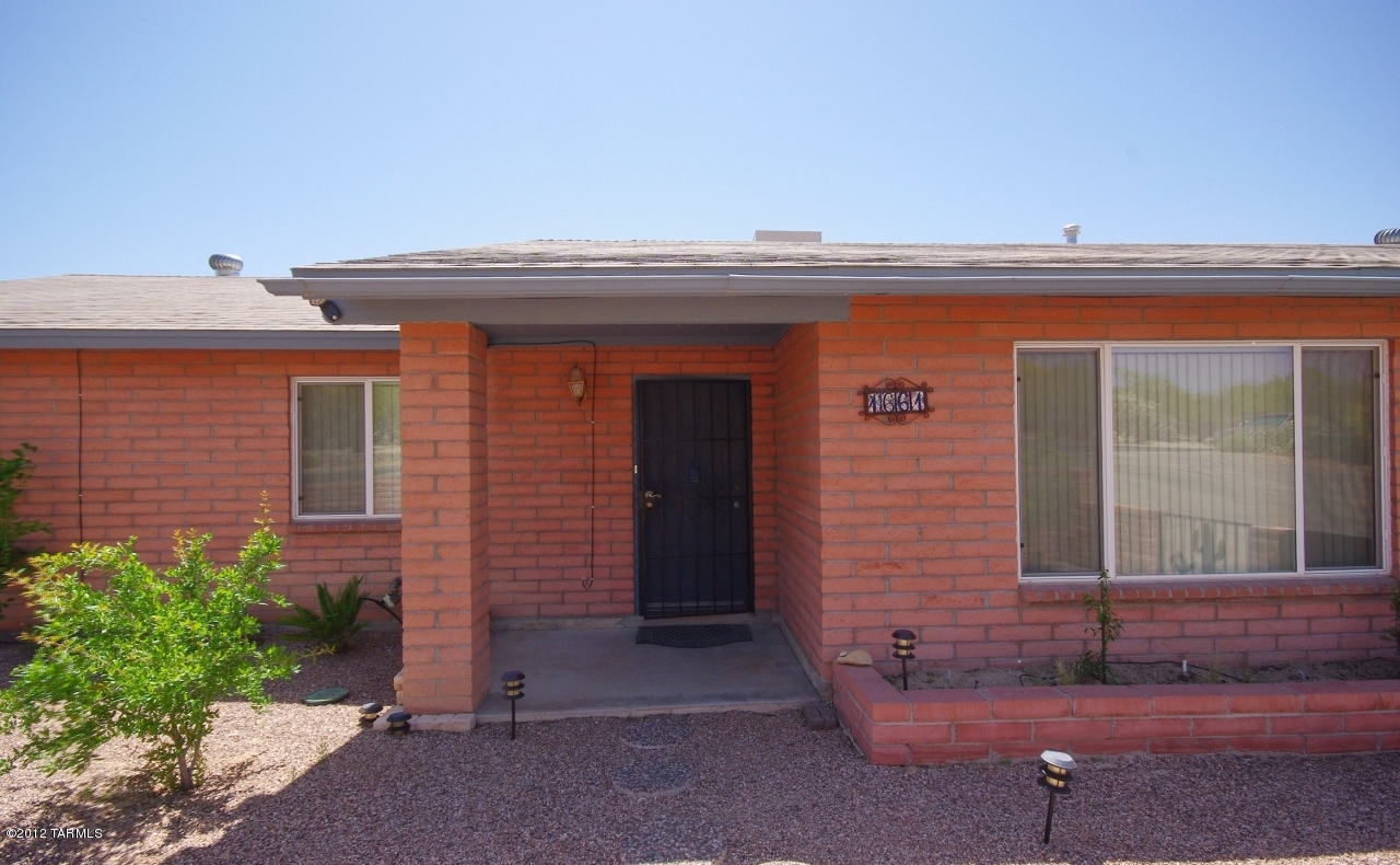 1661 W Cascabella Drive