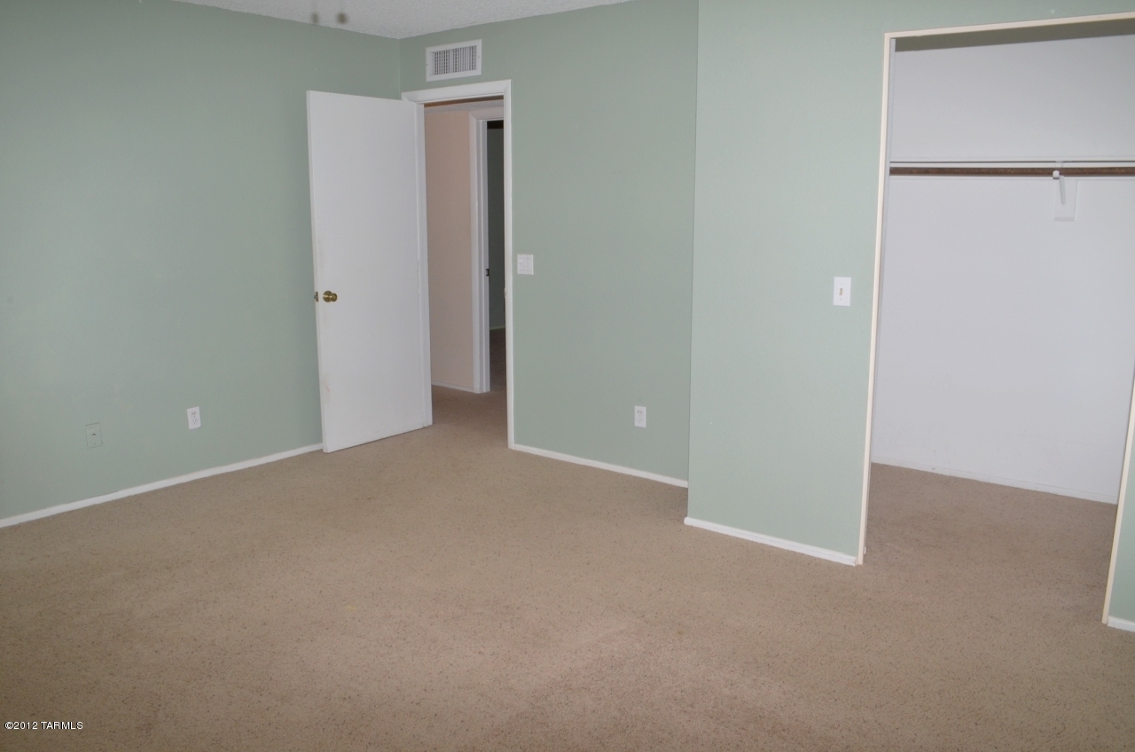 1661 W Cascabella Drive