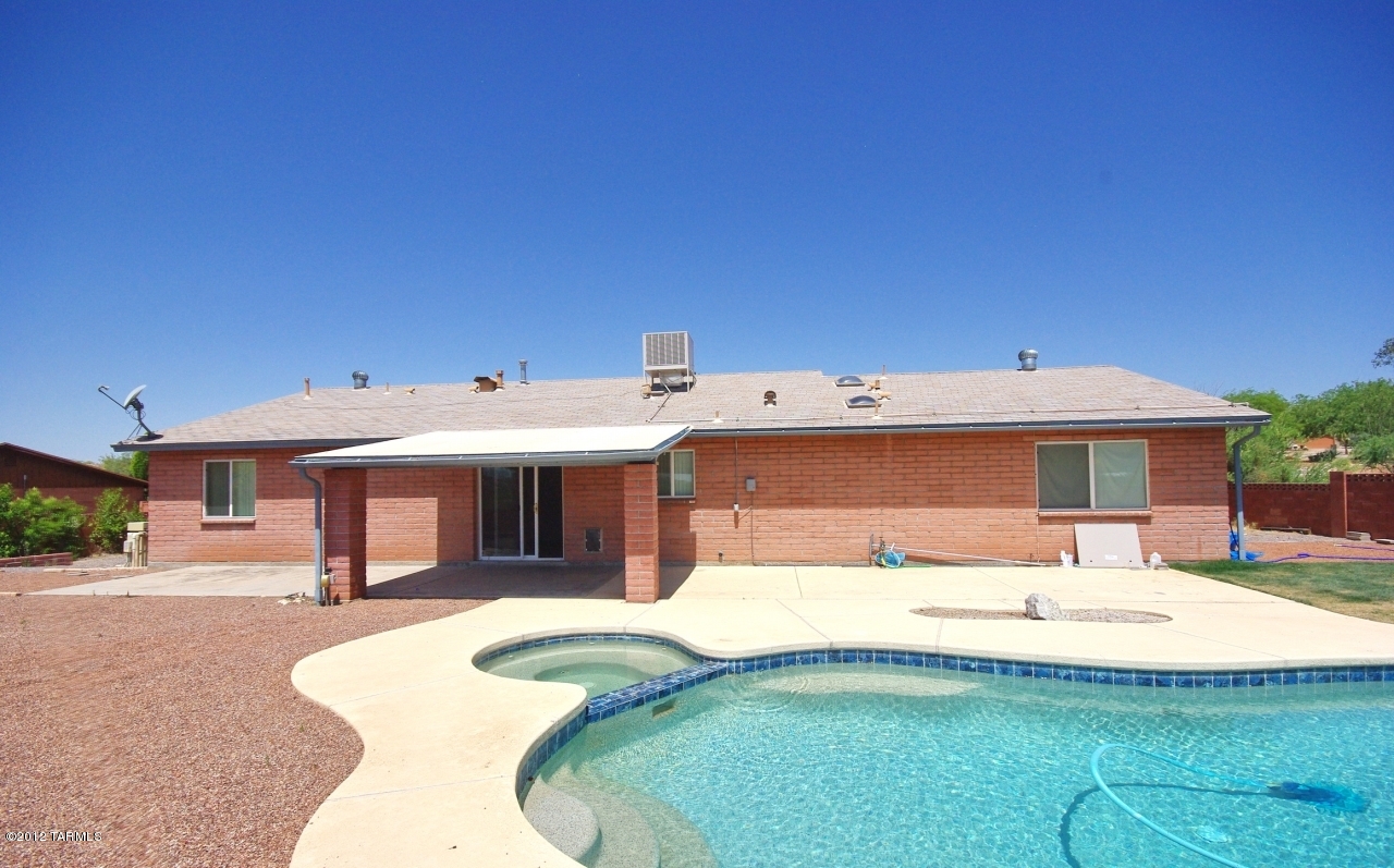 1661 W Cascabella Drive