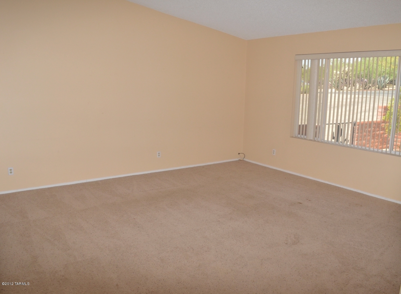 1661 W Cascabella Drive