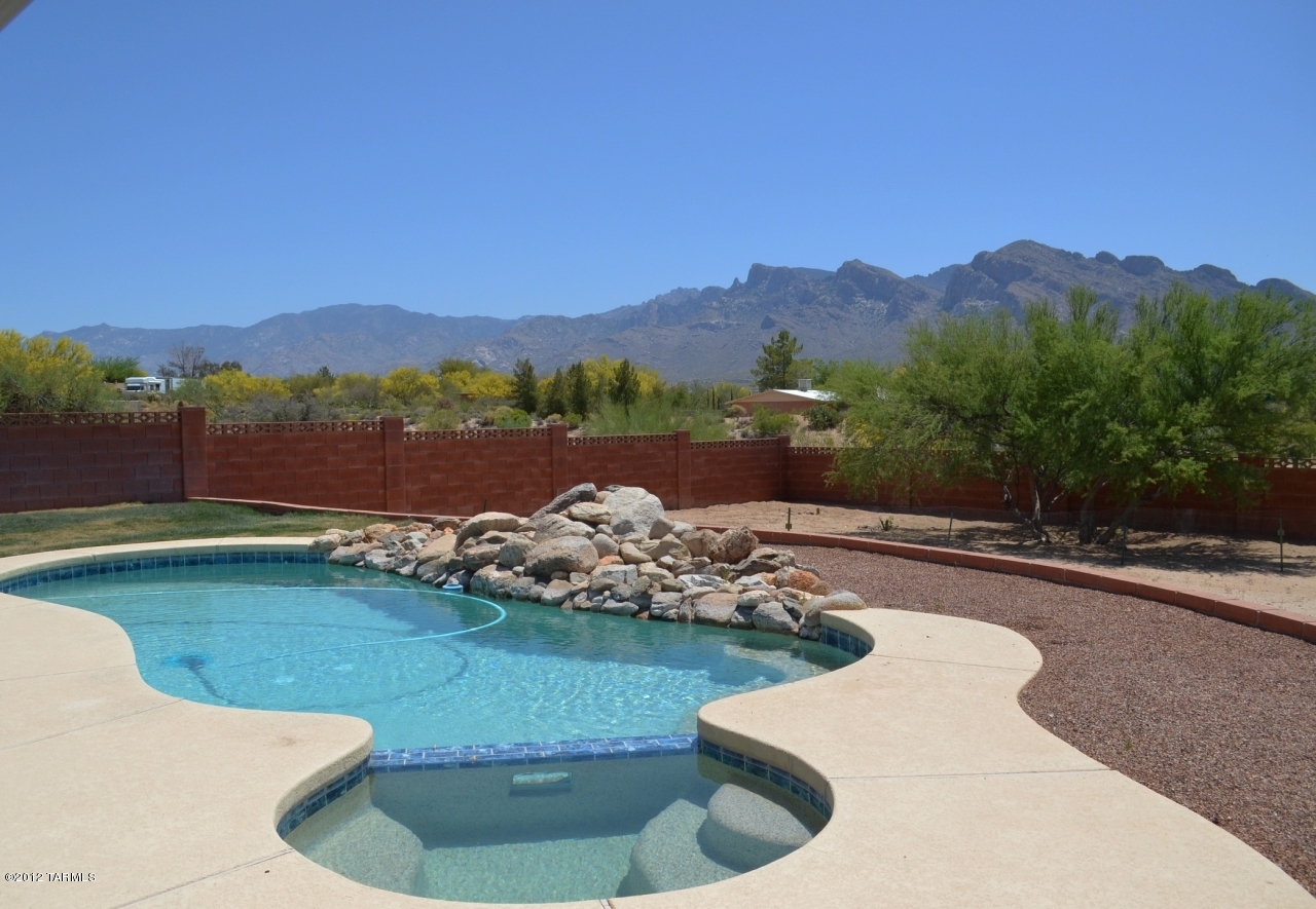 1661 W Cascabella Drive