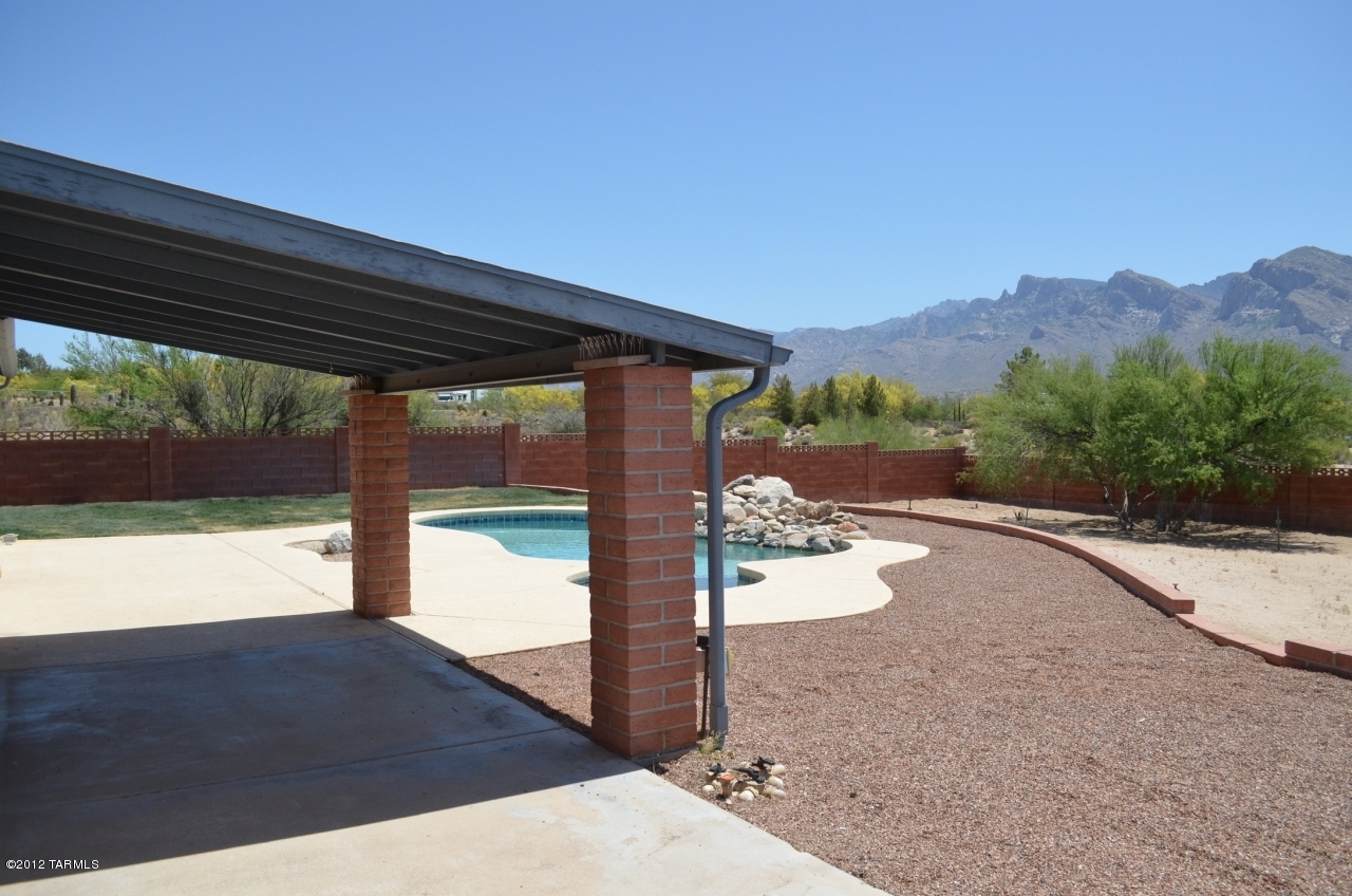 1661 W Cascabella Drive