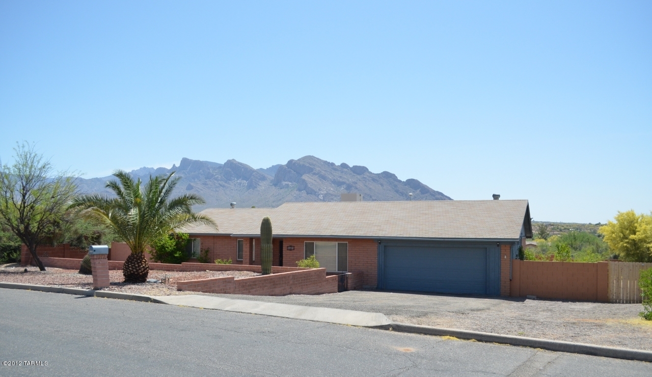 1661 W Cascabella Drive