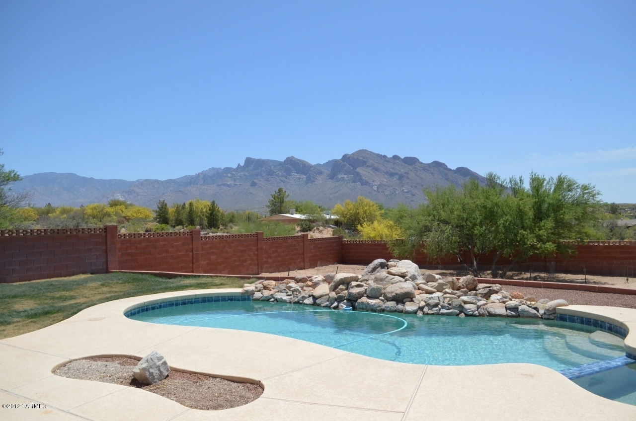 1661 W Cascabella Drive