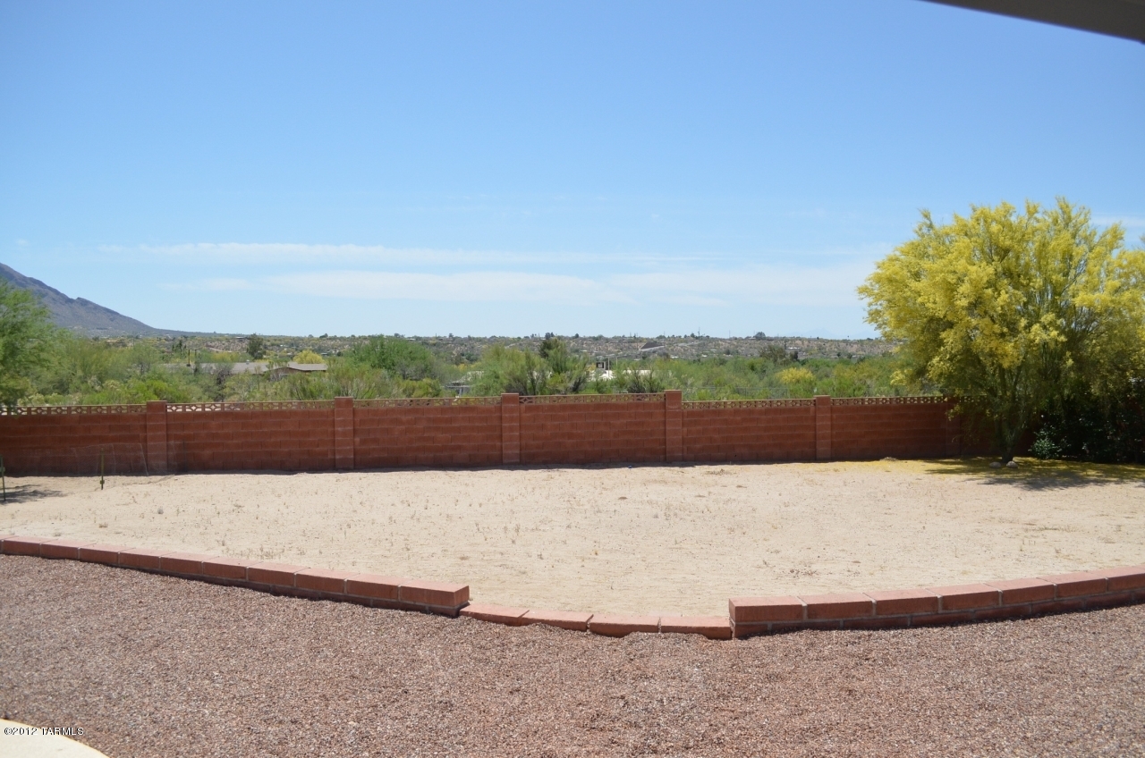 1661 W Cascabella Drive