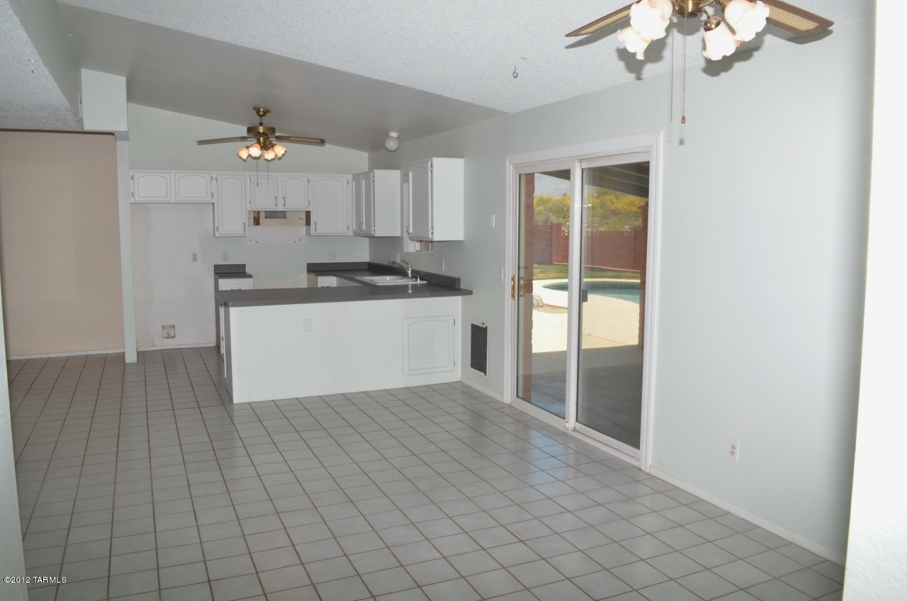 1661 W Cascabella Drive