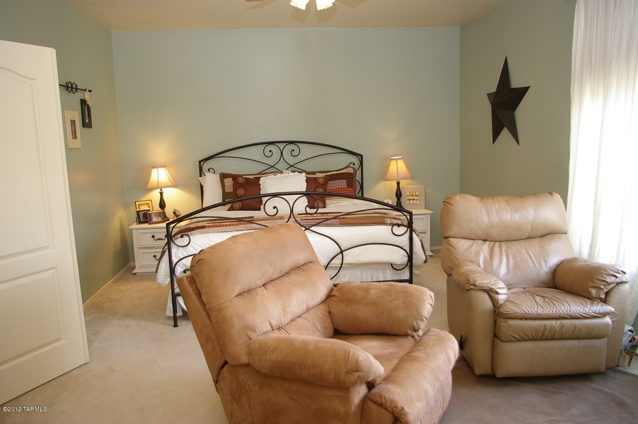 13785 N Bushwacker Place