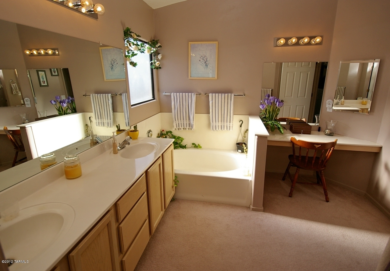 1206 W Crystal Palace Place