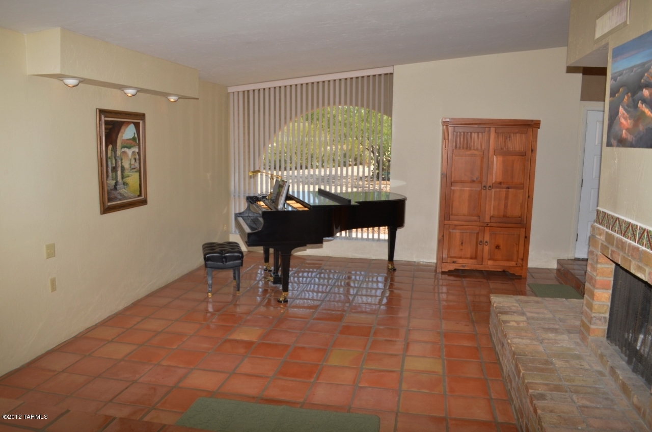 1641 W Chapala Drive