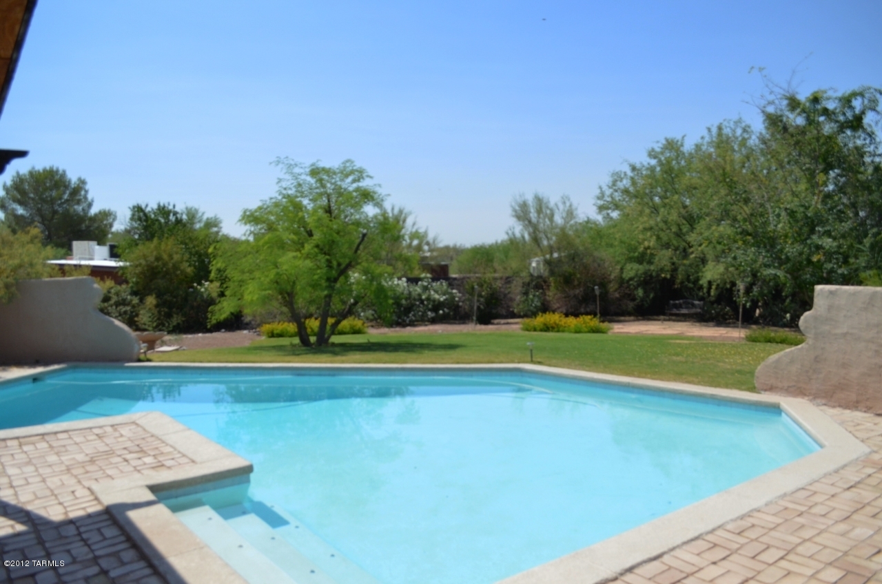 1641 W Chapala Drive