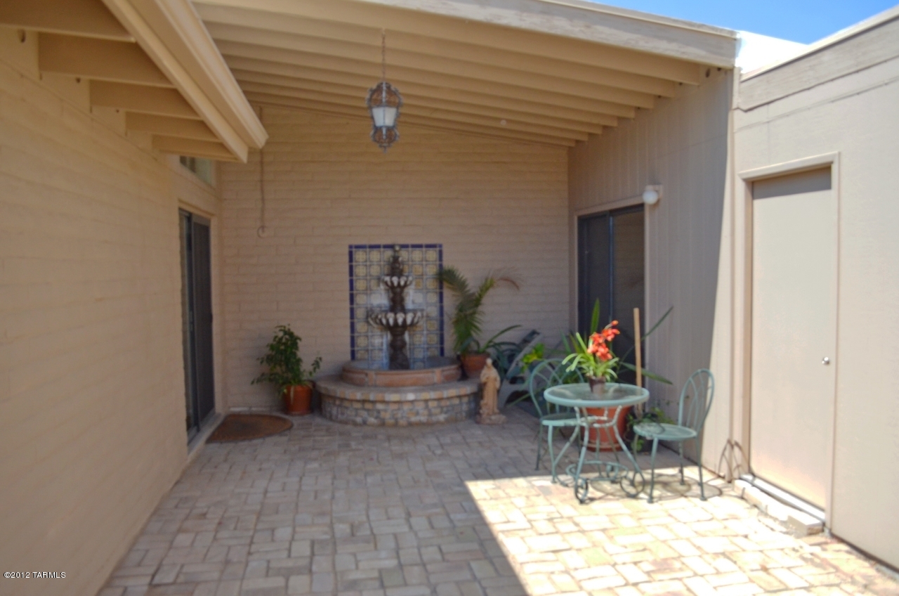 1641 W Chapala Drive