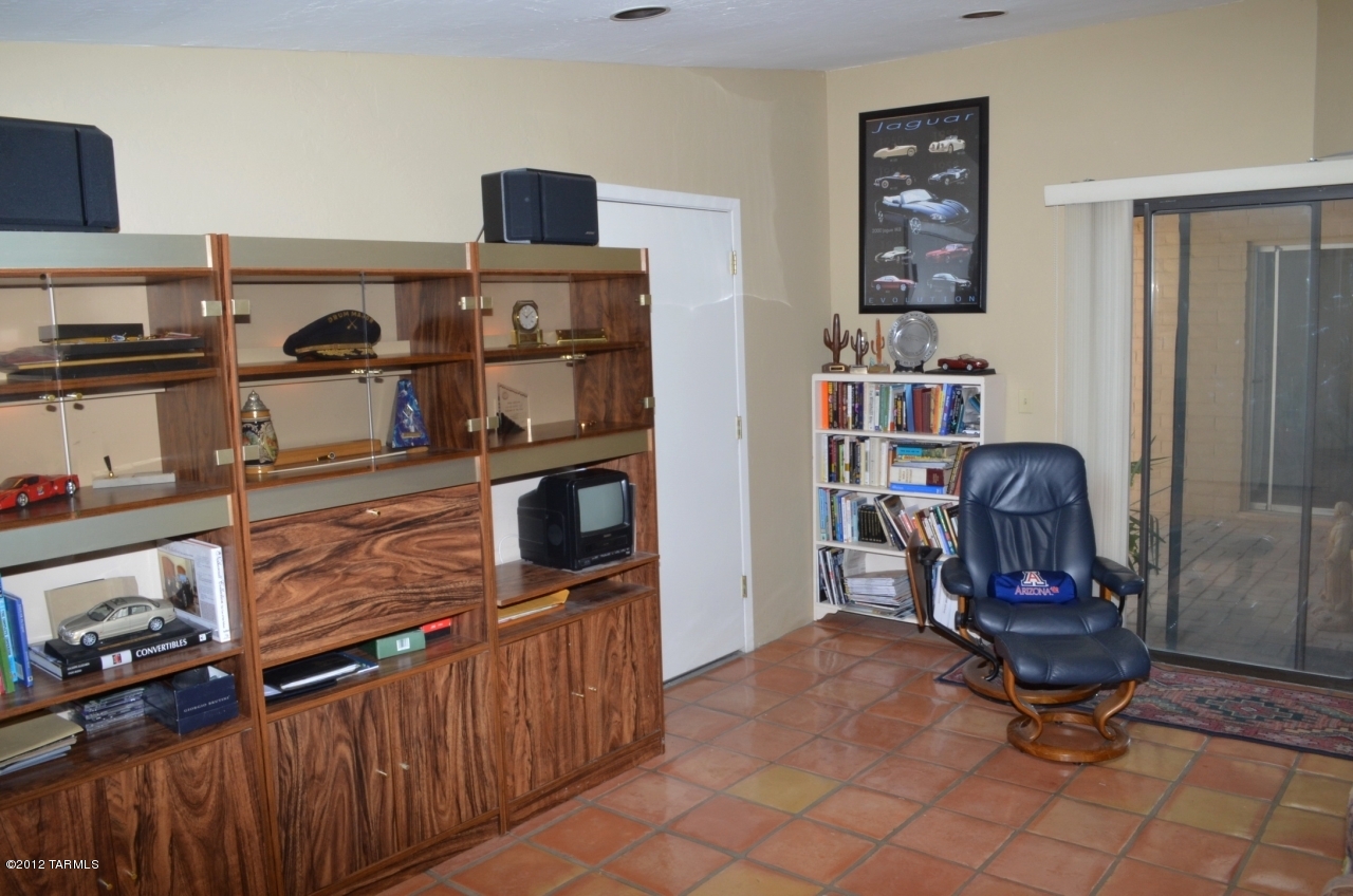 1641 W Chapala Drive