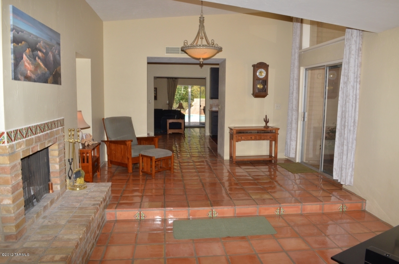 1641 W Chapala Drive