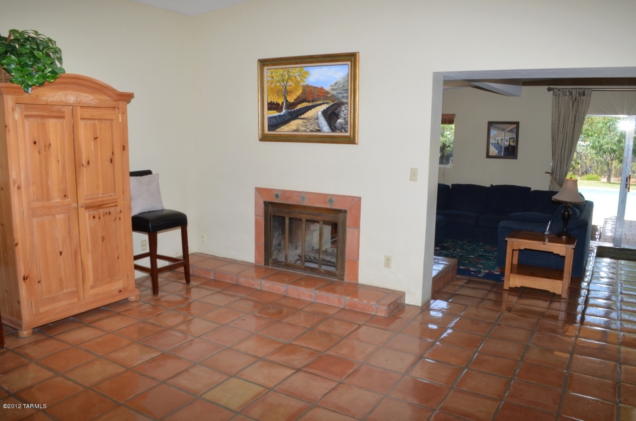 1641 W Chapala Drive