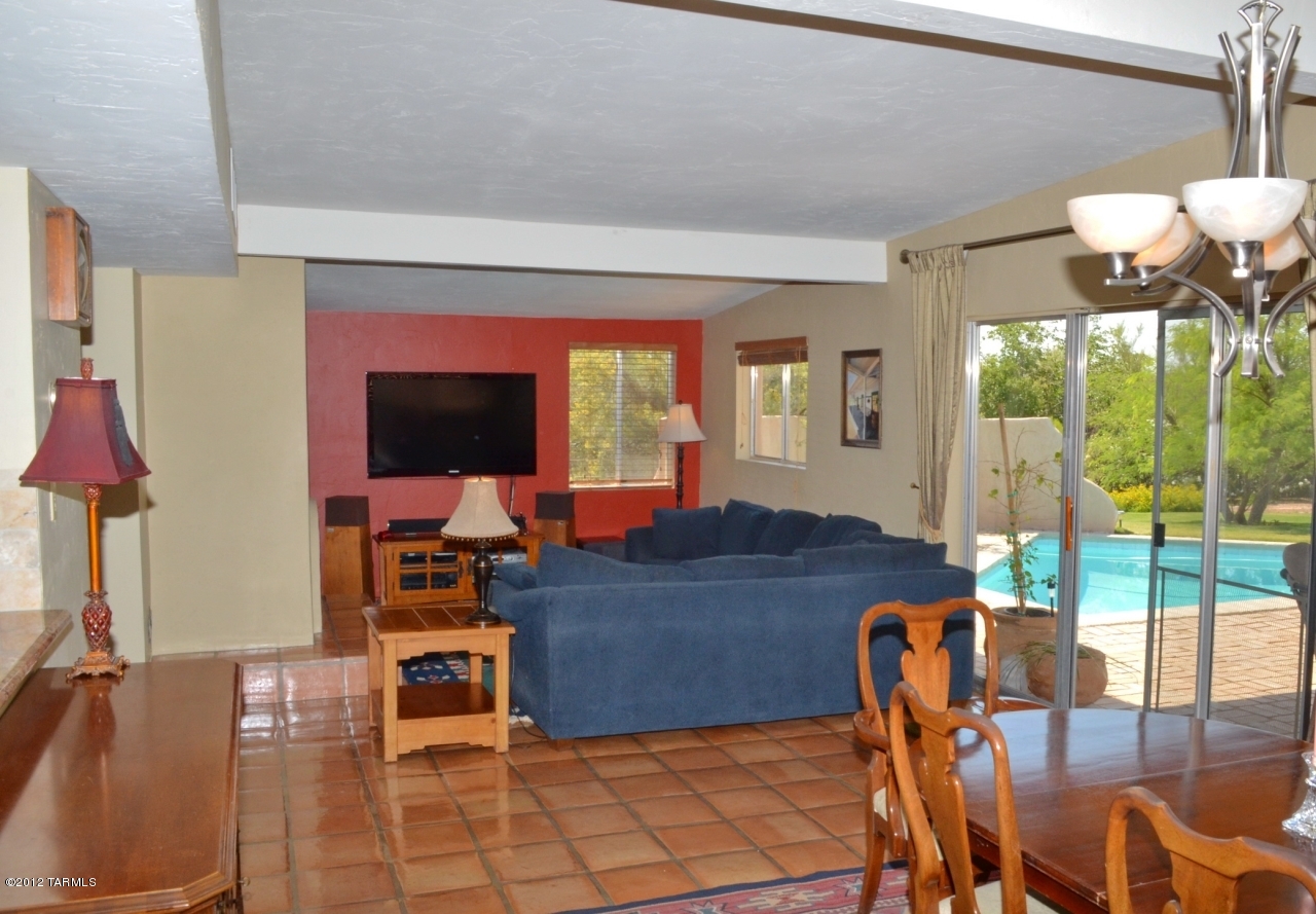 1641 W Chapala Drive