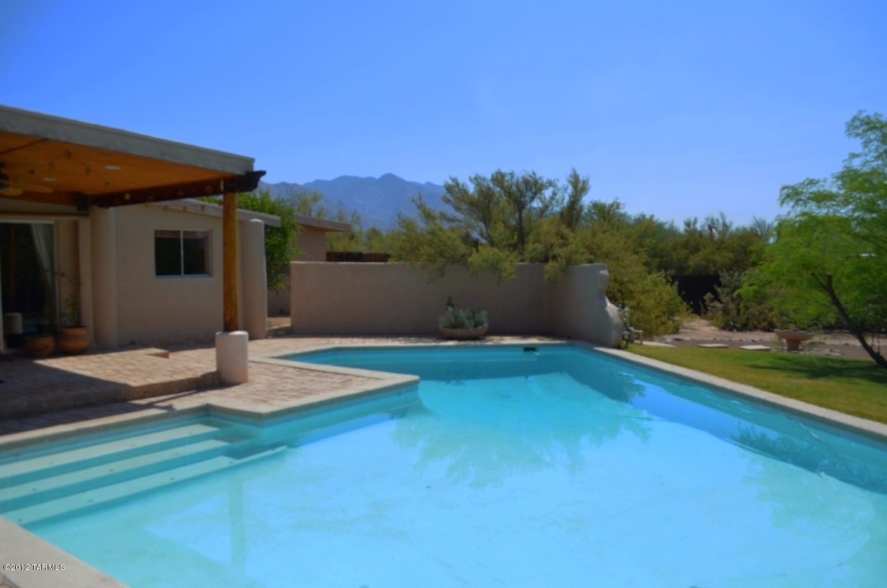 1641 W Chapala Drive