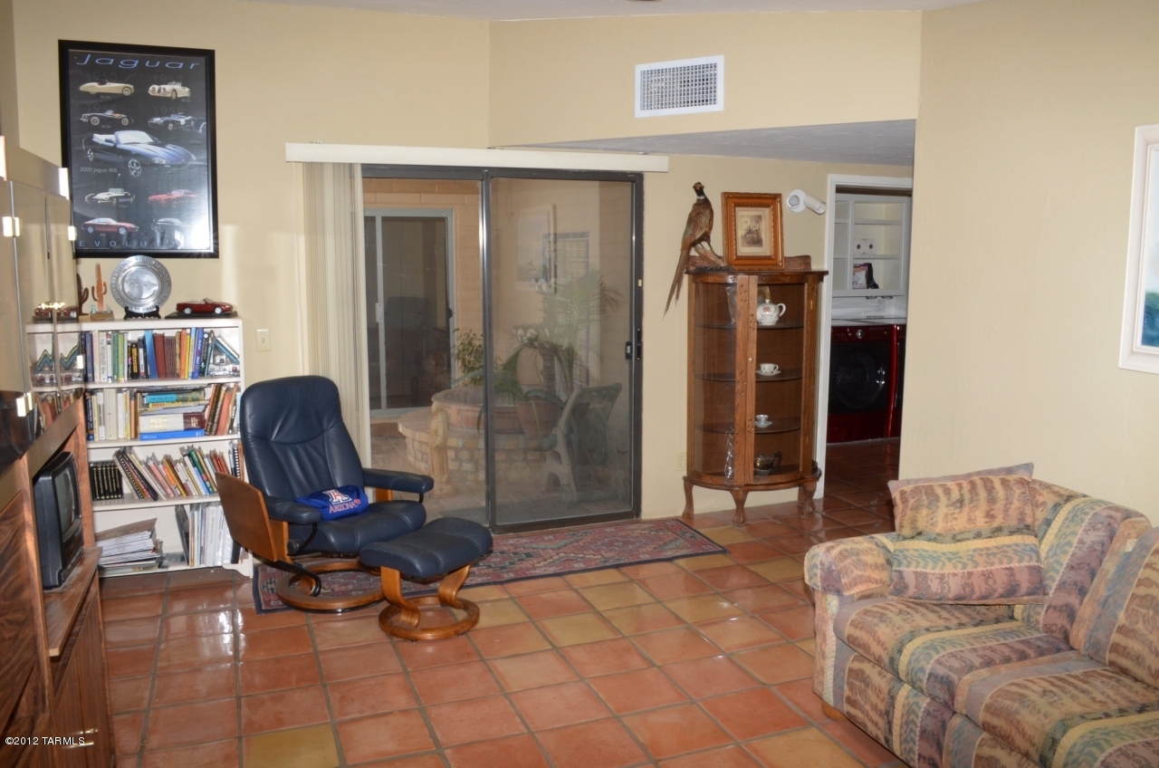 1641 W Chapala Drive