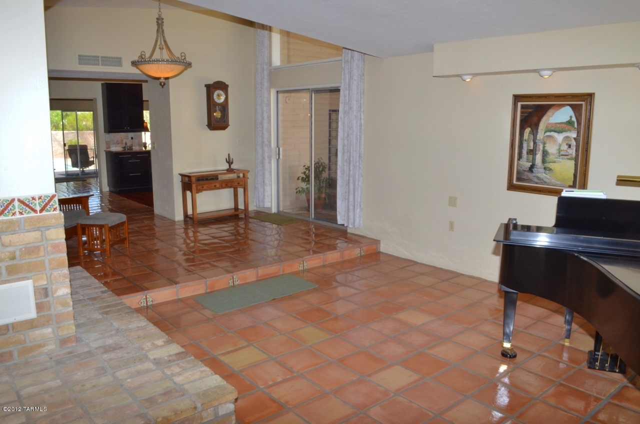 1641 W Chapala Drive