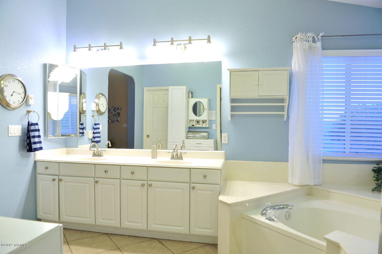 12569 N Wayfarer Way