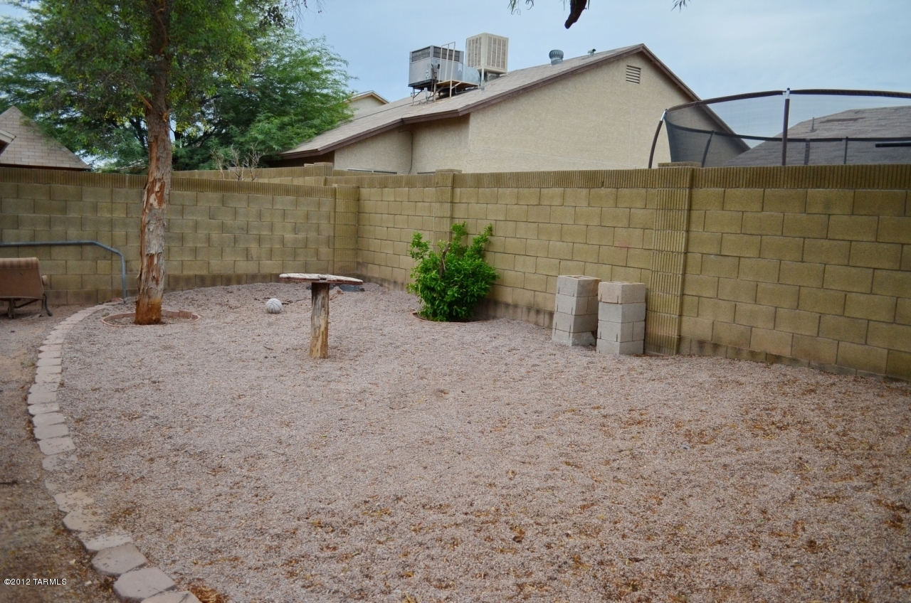 3074 W Camino Fresco