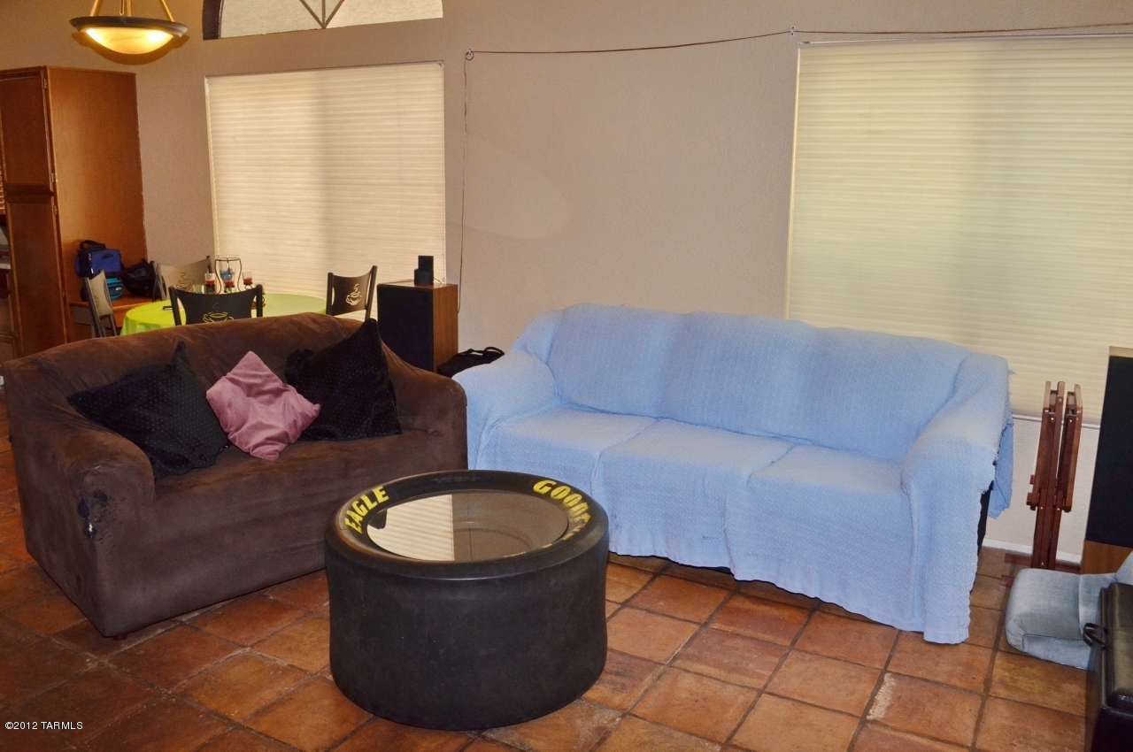 3074 W Camino Fresco