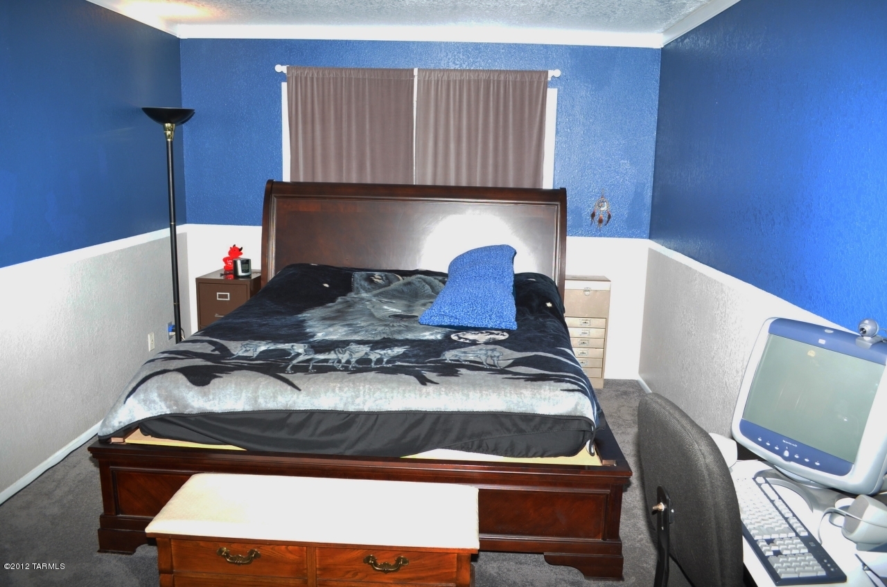 3074 W Camino Fresco