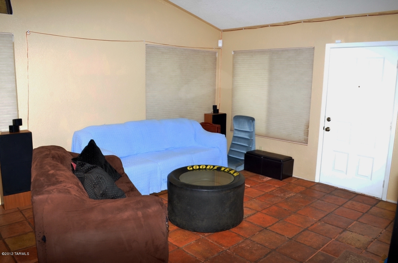 3074 W Camino Fresco