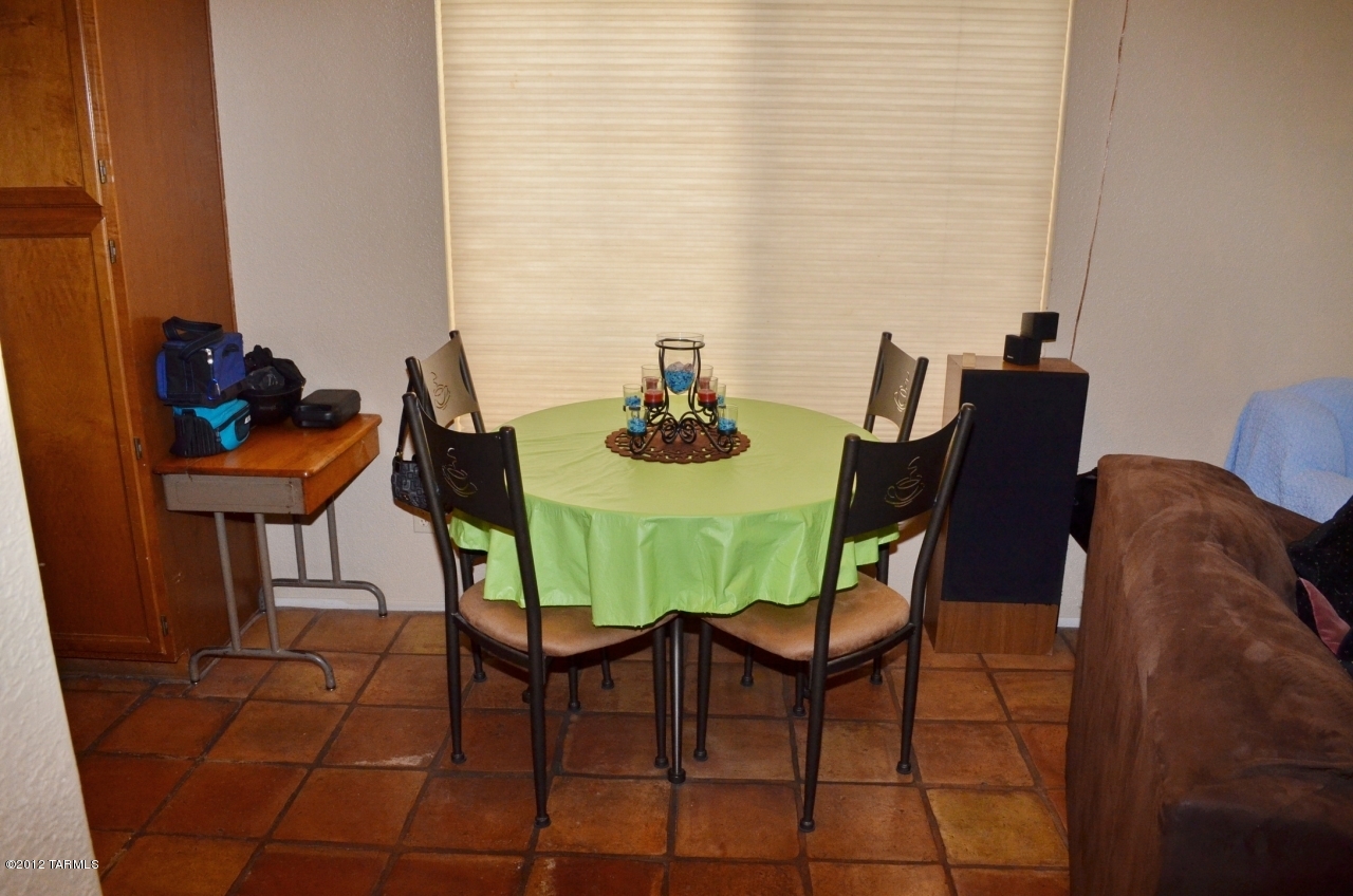 3074 W Camino Fresco