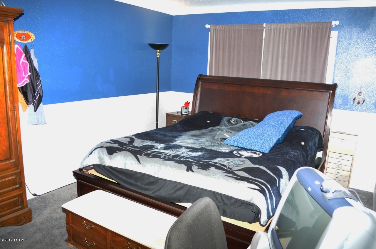 3074 W Camino Fresco