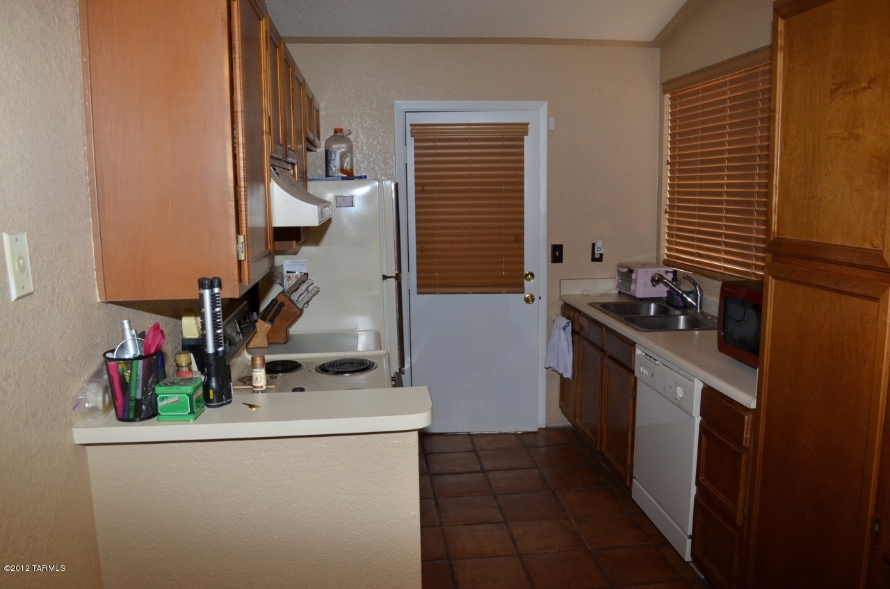 3074 W Camino Fresco