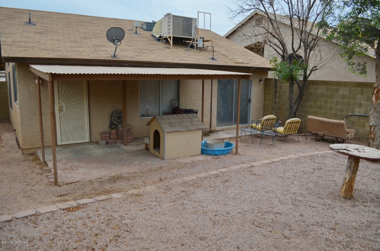 3074 W Camino Fresco