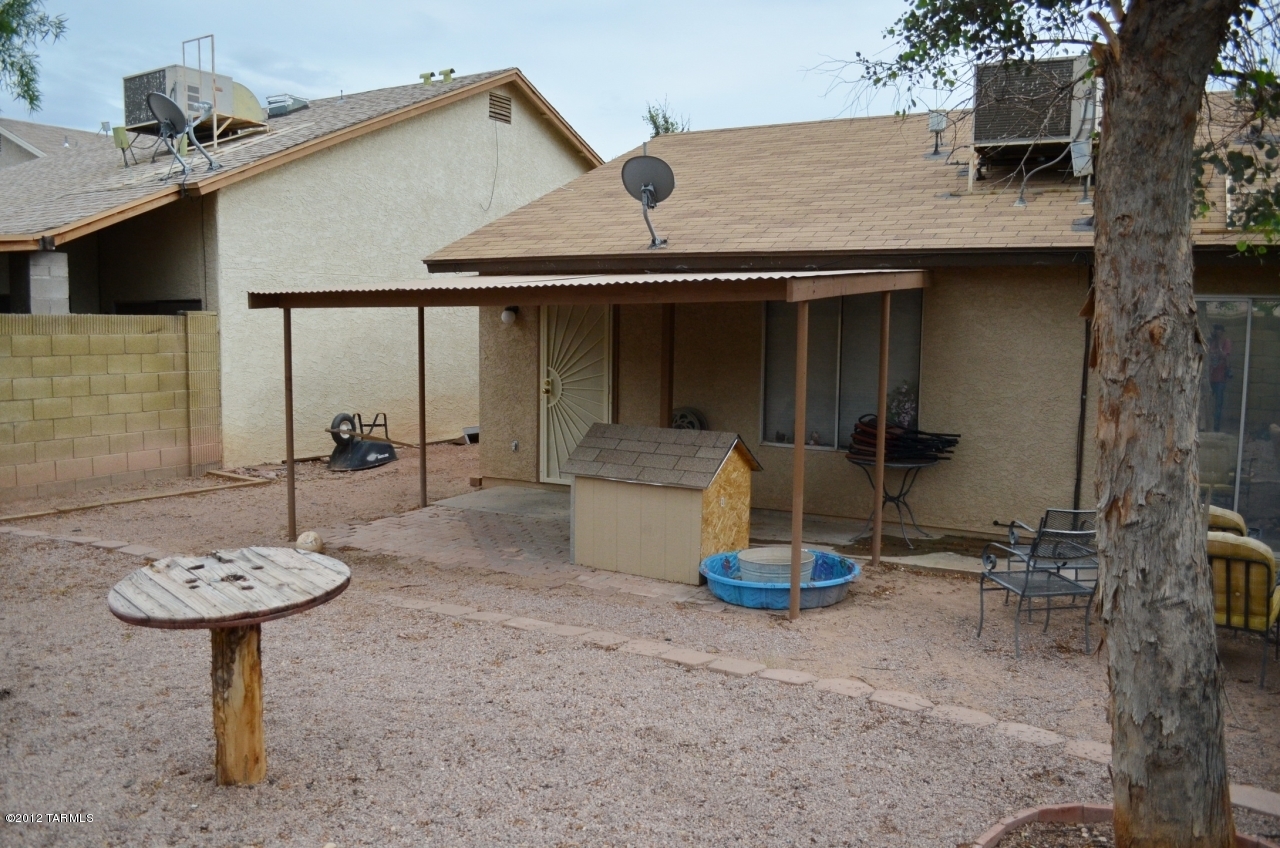 3074 W Camino Fresco